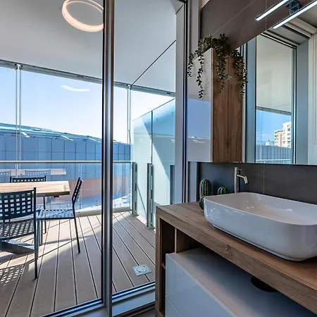 Apartment Luxury By The Sea - Free Park - Gym - Ultrawifi *
